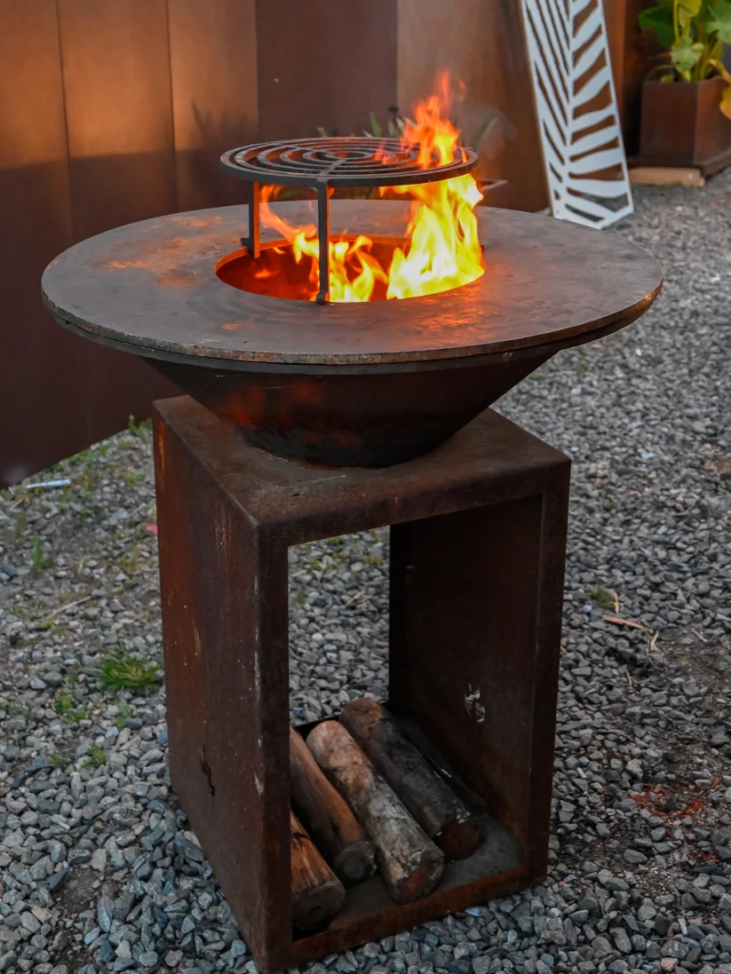 FOGON CRONOS 90 CM - ACERO CORTEN CON LEÑERO - Imagen 9