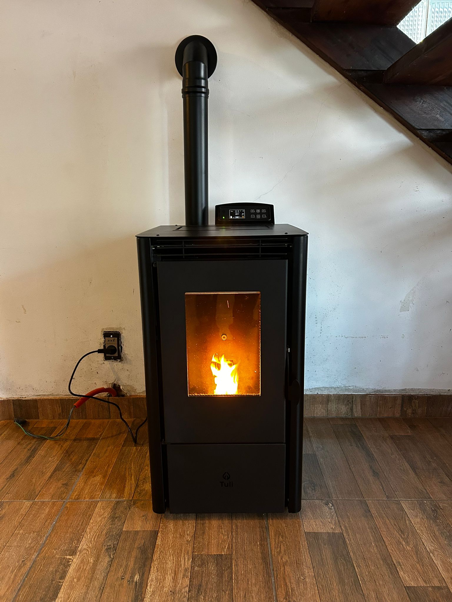 Estufa a Pellet 6 Kw + kit pared +Wi-Fi - Imagen 2