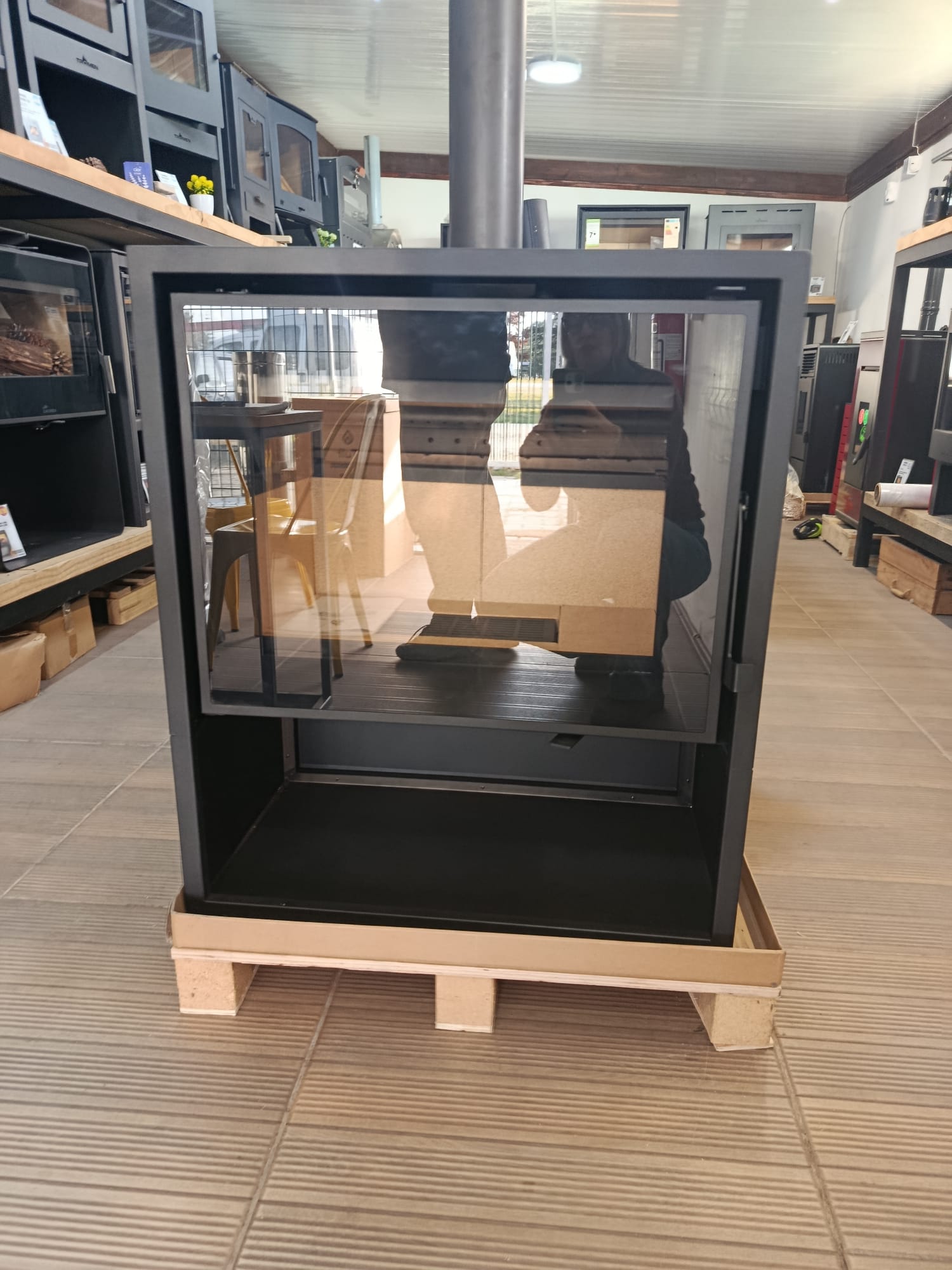 CALEFACTOR PREMIUM PORVOO PUERTA TODA VIDRIADA 120 M2 - Imagen 3